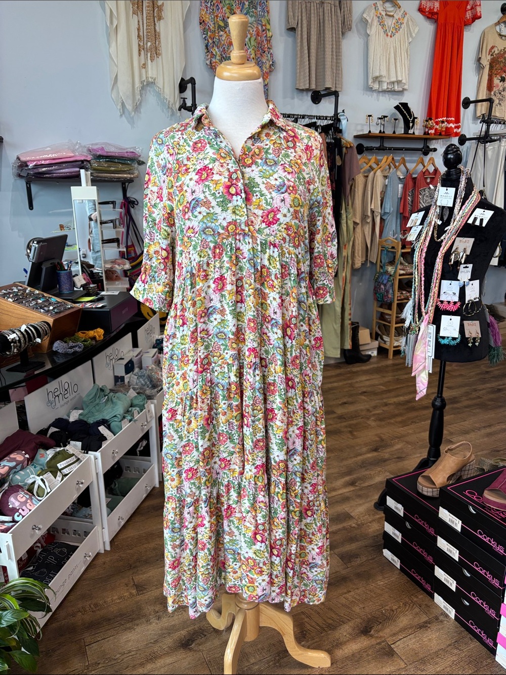 NATURAL LIFE Rebecca Floral Button-Front Midi Dress in White, Pink & Green